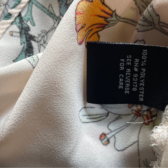 Premise Blouse 
Size XL - Picture 5 of 6